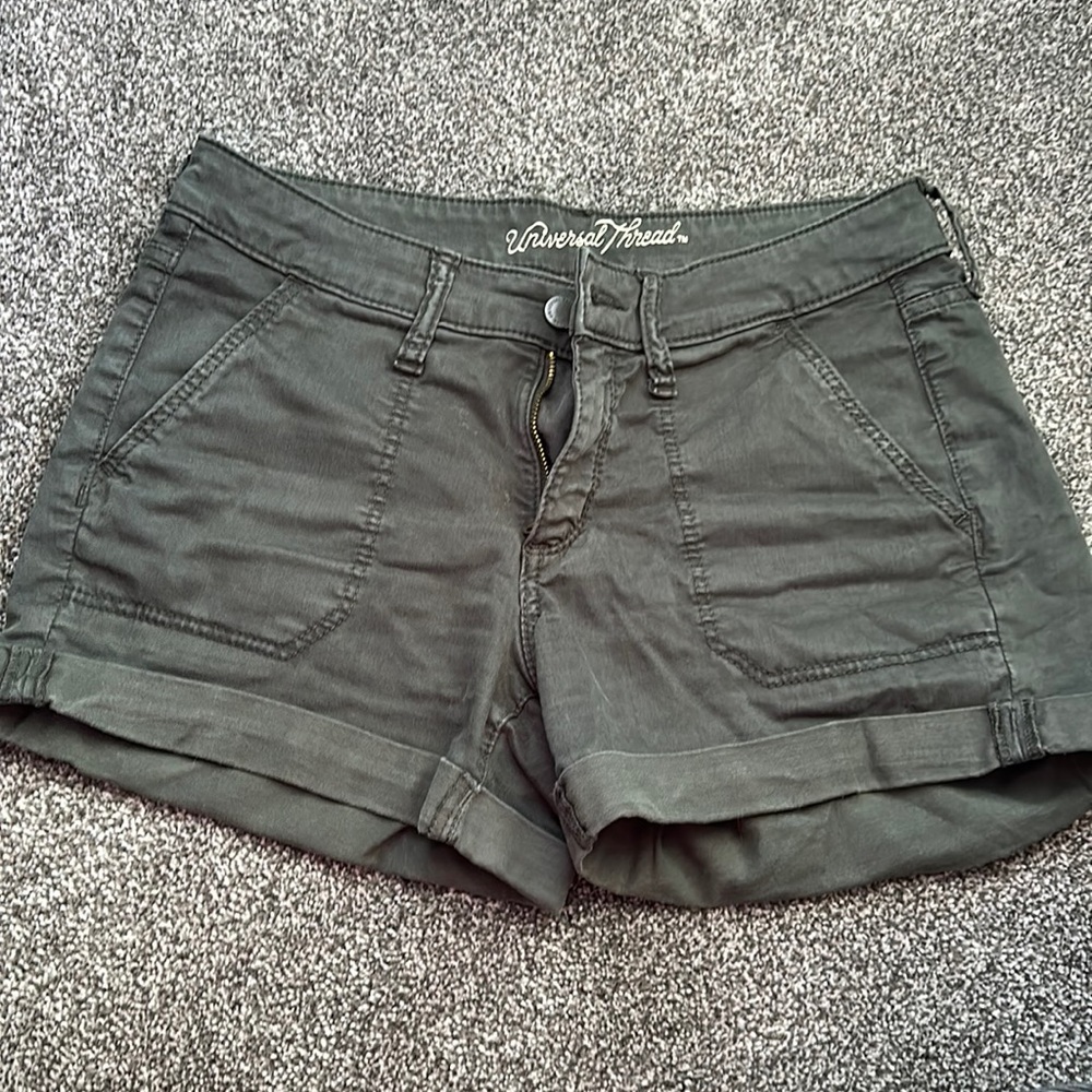 Mid ride midi green shorts